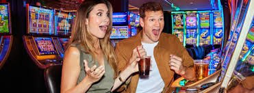 Bàn live casino uu11 với dealer thật phát sóng trực tiếp cho người chơi Việt Nam